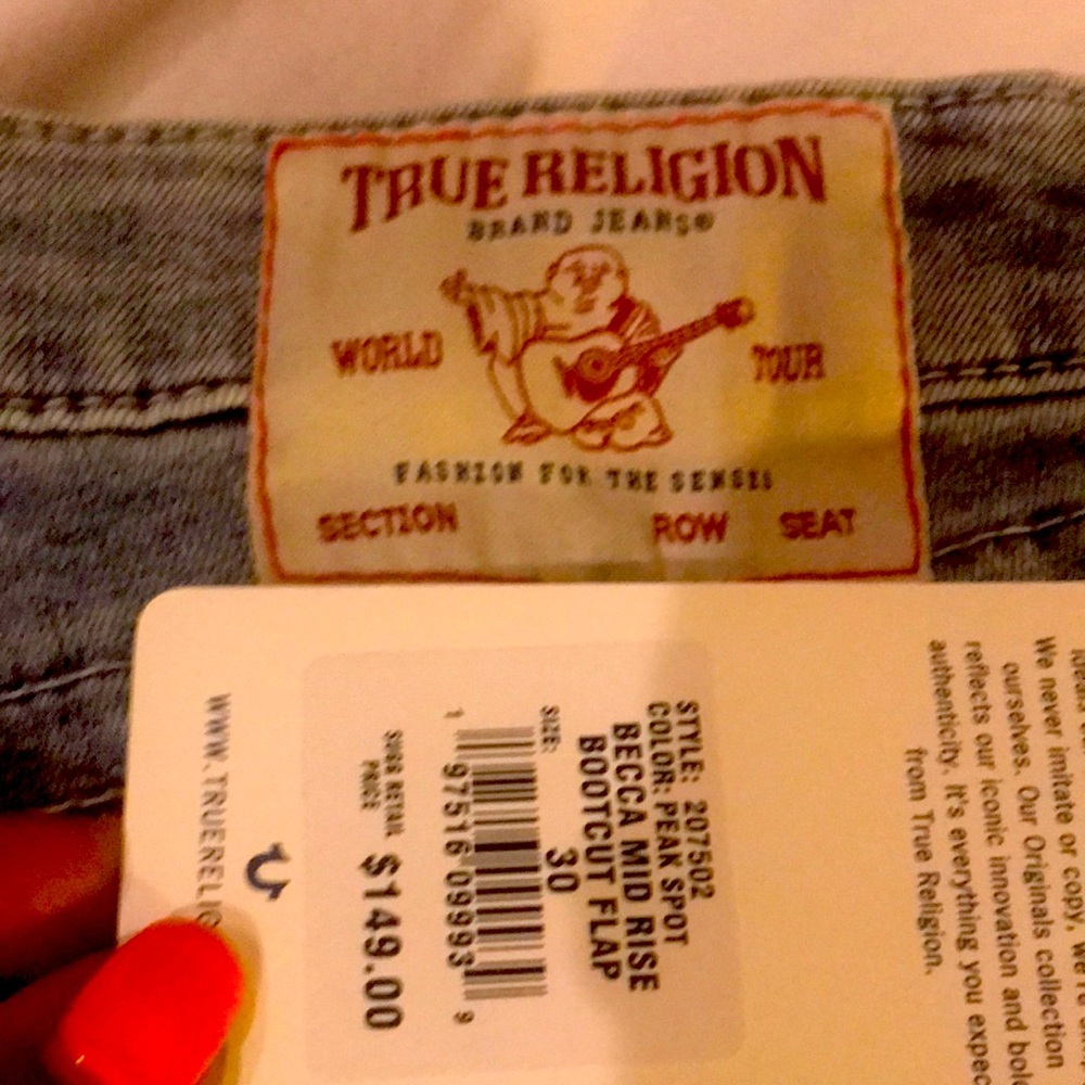 Brand new with tags! Midrise, bootcut, butt-lifting, comfortable fit.